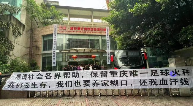 伤病导致了米兰输球，并且在欧冠小组赛出局。